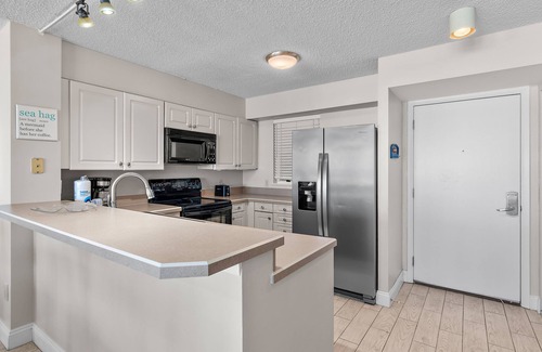 Holiday Isle Condo | Charming Coastal Retreat Mag House 410 | Steps to the Beach + Pool Access!