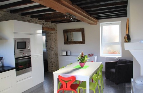 Houlbec-Cocherel Cottage | Charming, comfortable 3-star gite in the center of a quiet, wooded village.