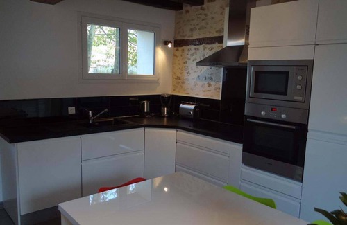 Houlbec-Cocherel Cottage | Charming, comfortable 3-star gite in the center of a quiet, wooded village.