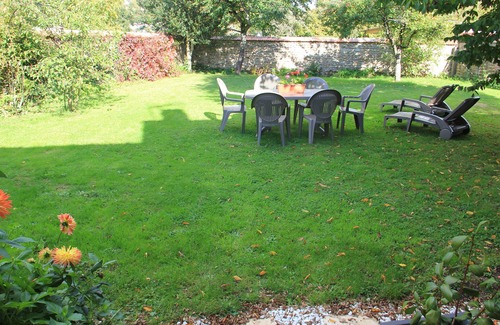 Houlbec-Cocherel Cottage | Charming, comfortable 3-star gite in the center of a quiet, wooded village.