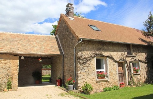 Houlbec-Cocherel Cottage | Charming, comfortable 3-star gite in the center of a quiet, wooded village.