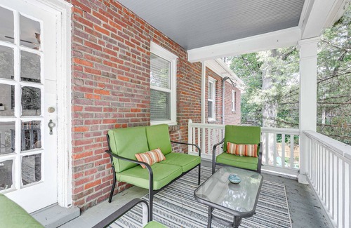 Richmond Condo | Charming Condo: Fire Pit, Fenced & Near Museums