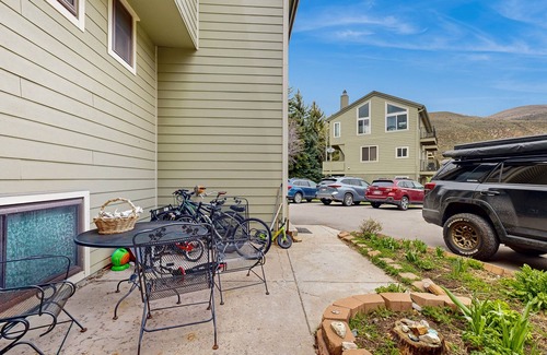 Eagle-Vail Condo | Charming condo near outdoor activities, private washer/dryer, free WiFi