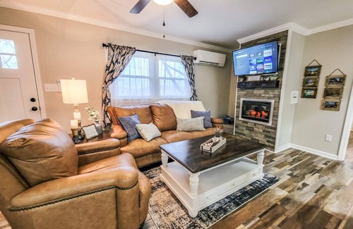 West Jefferson Condo | Charming condo w/Stunning Mountain Views near Downtown WJ