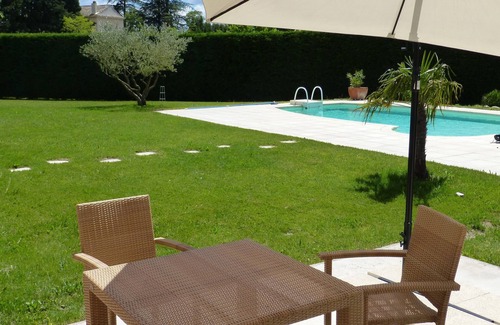 Cavaillon Cottage | Charming contemporary gîte: wooded property, private pool, Luberon view