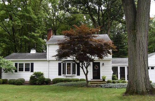 Warren House | Charming, convenient 4BR in the Heart of Howland.