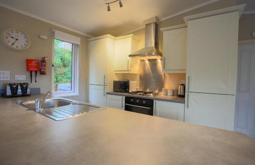 Liverton Villa | Charming Copse Corner Lodge - Spa Resort - Devon