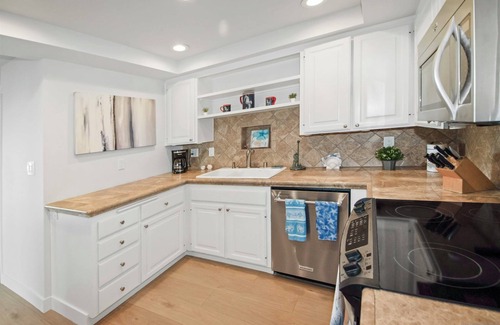 Coronado Cays Condo | Charming Coronado Condo with Pool and jacuzzi, Walk to beach!