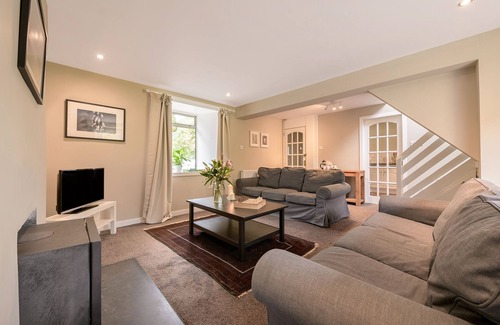Arrochar Cottage | Charming Cosy Cottage for 8, by Loch Long & Loch Lomond | Dog friendly