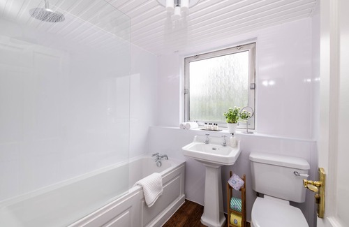 Arrochar Cottage | Charming Cosy Cottage for 8, by Loch Long & Loch Lomond | Dog friendly