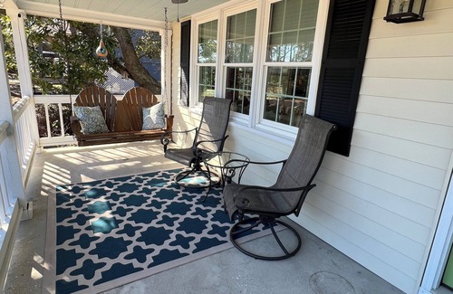 Crescent Beach Cottage | Charming Cottage perfect for Small Family or Girlfriends Get Away with pool!