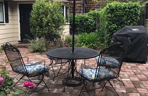Golden Rectangle Cottage | Charming Cottage In Golden Rectangle! nEasy close walk to town and beach.
