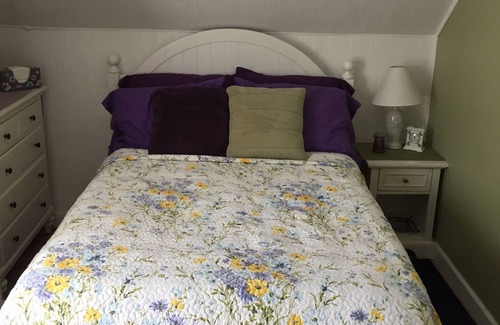 East Chop Cottage | Charming cottage 10 minutes walk from downtown OB