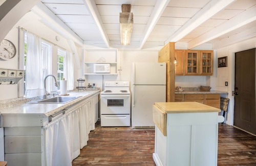 Glenville Cabin | Charming Cottage - 5 minutes from Lake Glenville