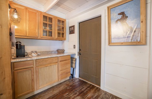Glenville Cabin | Charming Cottage - 5 minutes from Lake Glenville