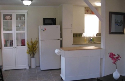 Ocean Beach Cottage | Charming Cottage: 5-minute walk to beach!