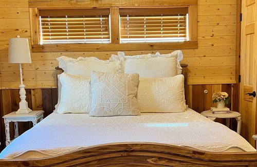 Graford Cottage | Charming Cottage at Possum Kingdom Lake