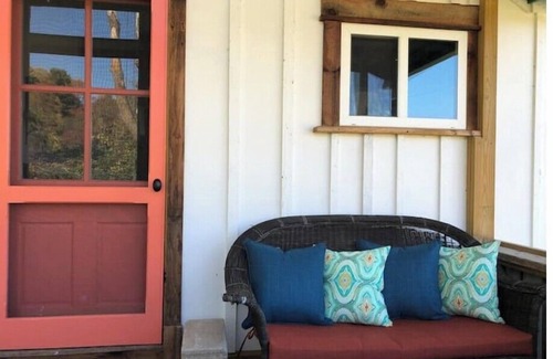 Luray House | Charming cottage at the foot hills of the Shenandoah National Park
