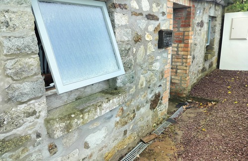 Knockaderry Cross Roads Cottage | Charming cottage beside Wicklow Way
