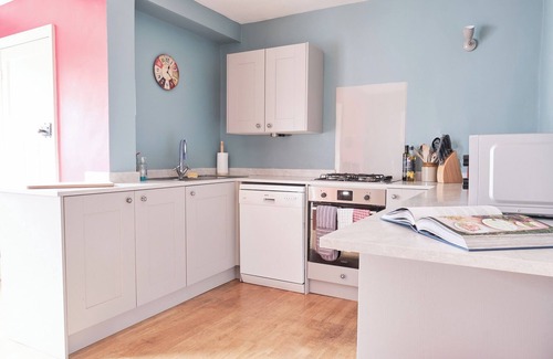 Youlgreave Cottage | Charming cottage by a stream with trails from the doorstep in the peak district