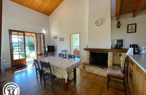 Jard-sur-Mer Cottage | Charming cottage for 6 in Jard-sur-Mer, close to beach and Vélodyssée
