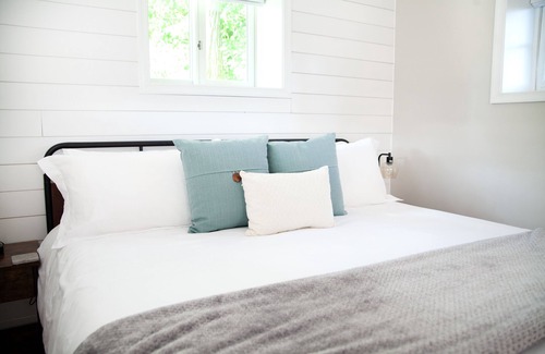 Blue Ridge Cottage | Charming Cottage Farm Stay w/King Bed: Country Views-Pet Friendly!