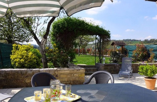Pont-la-Ville Cottage | Charming Cottage with Terrace & Closed Yard in Pont-la-Ville