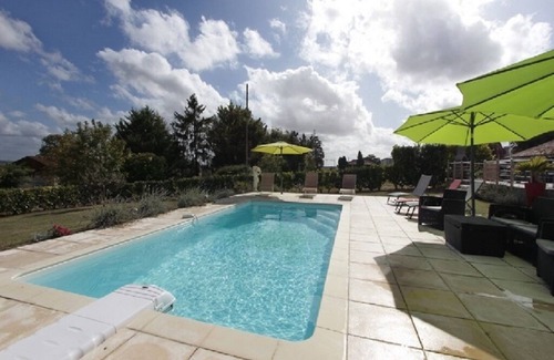 Saint-Maigrin Cottage | 🌿 Charming Cottage & Gîte Annex – Private Pool in Sunny Charente Maritime