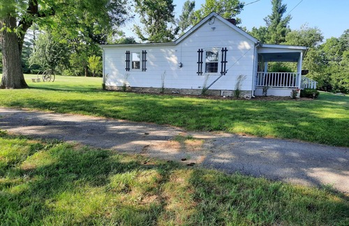 Lexington Cottage | Charming Cottage Home On A Farm In The Kentucky Horse Country! Relax!