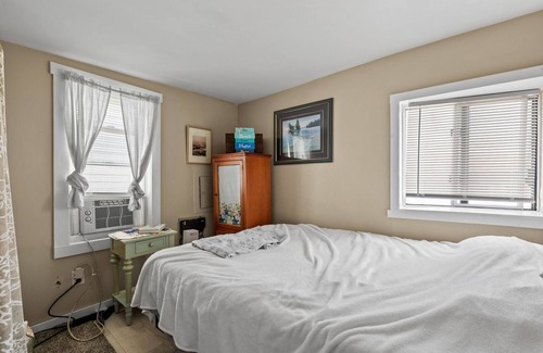 Breakwater Village House | Charming Cottage in Breakwater Village - Grab your Sandals and Head to the Private Beach!