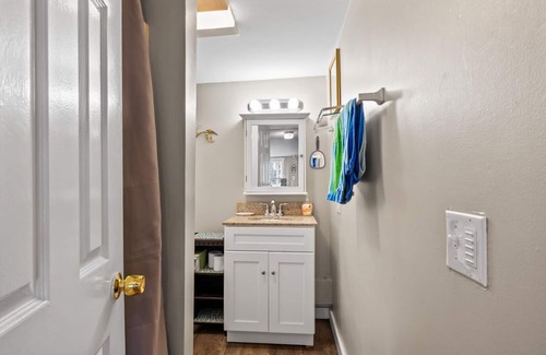Breakwater Village House | Charming Cottage in Breakwater Village - Grab your Sandals and Head to the Private Beach!