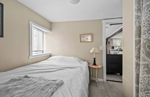 Breakwater Village House | Charming Cottage in Breakwater Village - Grab your Sandals and Head to the Private Beach!