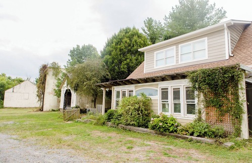 Purcellville Cottage | Charming Cottage in Purcellville on 12 Gorgeous Acres with 2 Acre Stocked Pond