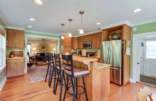 Warm Springs House | Charming Cottage in the Village of Warm Springs with Warm Thermal Spring