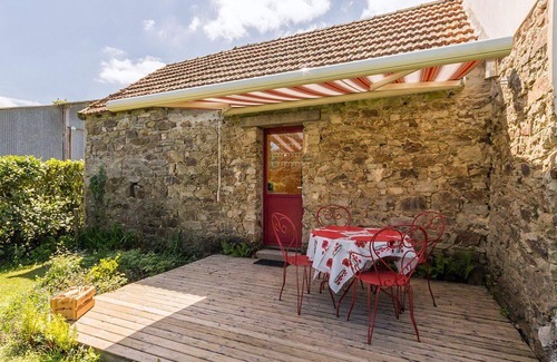 Crossac Cottage | Charming Cottage in Brière Park with Private Garden and Modern Amenities