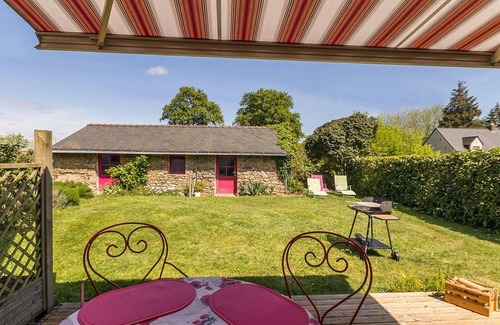 Crossac Cottage | Charming Cottage in Brière Park with Private Garden and Modern Amenities