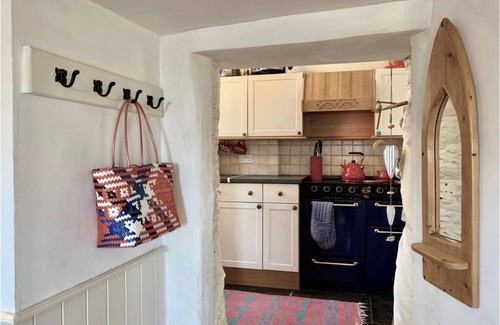 Slapton Cottage | Charming cottage in gorgeous village by the sea