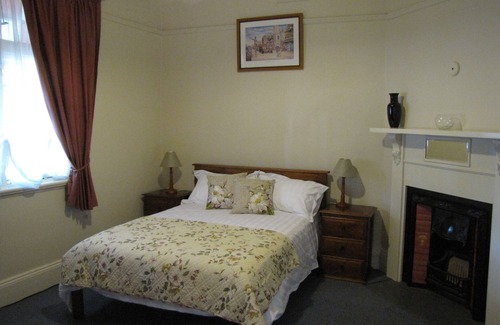 Bathurst House | Charming Cottage in keeping with Bathurst rich federation heritage