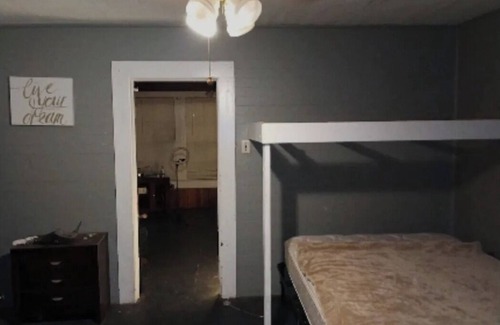 Montgomery Cottage | Charming Cottage in Historic Downtown Montgomery with AC, WiFi