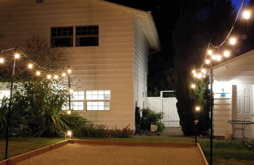 Marylhurst Cottage | Charming cottage in West Linn - A/C, Free Parking Washer/Dryer, Workspace, Wifi!