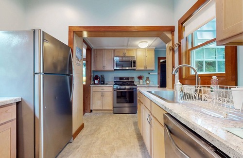 Gloucester Cottage | Charming cottage near the ocean w/beach access & near Gloucester