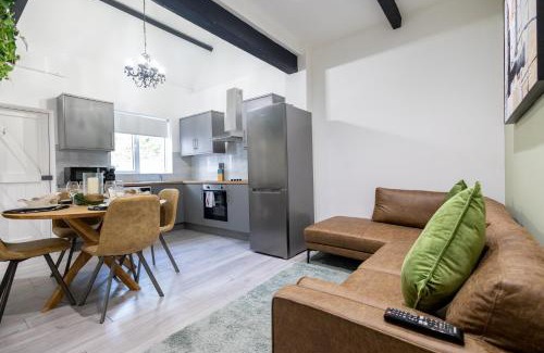 Watford Apartment | Charming Cottage Near Fields and Harry Potter Studios