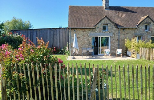 Angey Cottage | Charming Cottage Near Mont St-Michel: Private Garden, Terrace, Ideal for Couples/Families