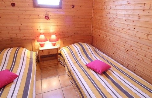 Siran Cottage | Charming Cottage Near Gorges de la Cère, Terrace, Wi-Fi, BBQ, Pet Friendly
