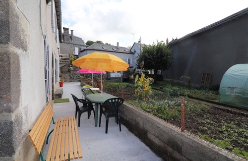Drugeac Cottage | Charming Cottage Near Salers: BBQ, Garden, Pets Welcome, WiFi, Sleeps 4