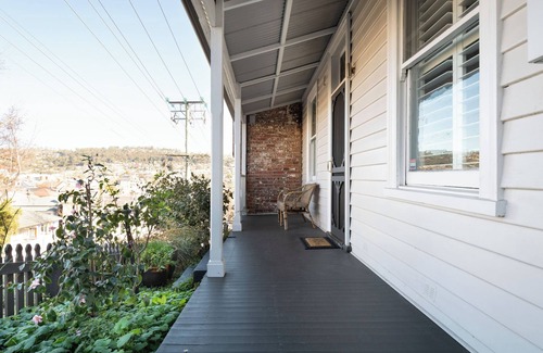 Launceston CBD House | Charming Cottage Nestled in A Prime Location
