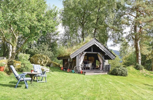 Kvinnherad House | Charming cottage on a secluded plot.