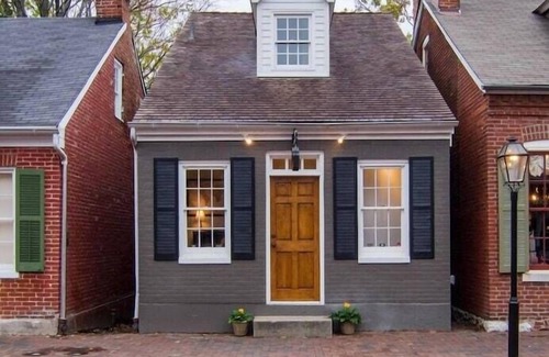 St. Charles House | Charming Cottage on Main St. in Historic St. Charles! Jetted Tub, 2 Fireplaces!