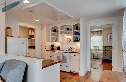 Eastport Cottage | Charming Cottage on quiet street in Historic Eastport