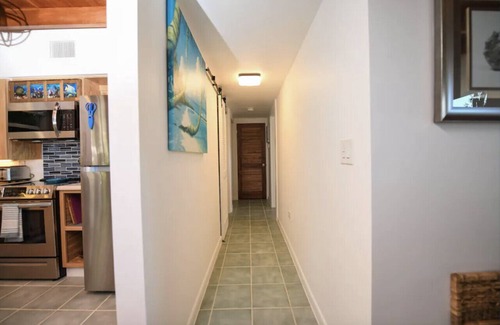 Islamorada Cottage | Charming cottage on the Florida Bay in the heart of Islamorada with pool, dockage, beach + more
